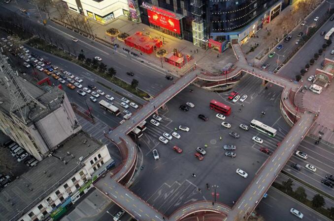 返程復工人員增多 西安城區(qū)道路車輛明顯增加