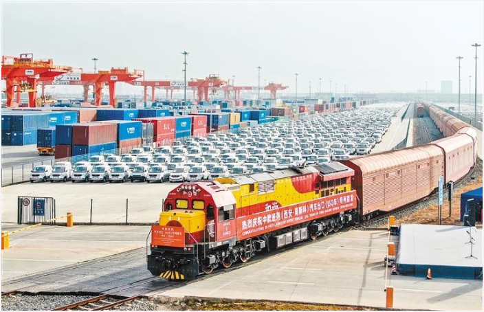 陜西首趟中歐班列汽車(chē)出口專(zhuān)列開(kāi)行